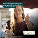 Mujer comiendo junto al texto del vinagre de manzana y la salud digestiva